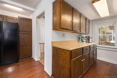 Ample Kitchen Cabinet Storage