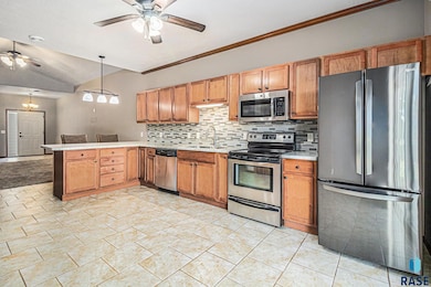 1106 E Carra Place, Sioux Falls, SD 57108 - photo 2