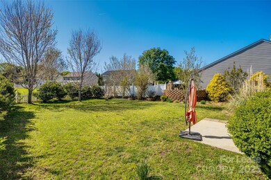 1612 Beleek Ridge Ln, Clover, SC 29710 - photo 4