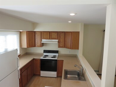 5 Sycamore Dr, White River Junction, VT 05001 - photo 4