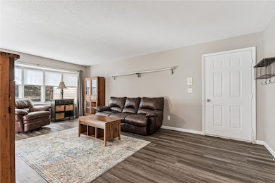 3915 Lexington Dr NE unit B, Cedar Rapids, IA 52402 - photo 4