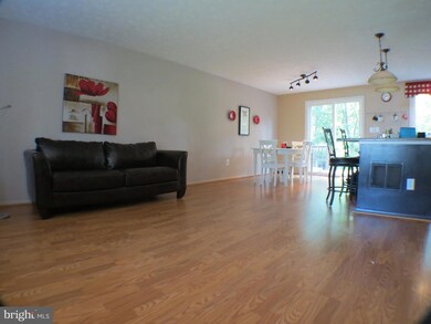 12811 Gatepost Ct, Herndon, VA 20171 - photo 2