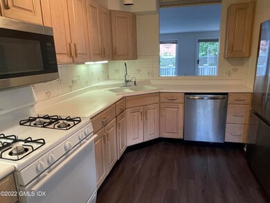 453 E Putnam Ave unit 3D, Cos Cob, CT 06807 - photo 5