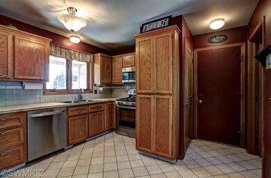 909 W Crownpointe Ct SW, Byron Center, MI 49315 - photo 4