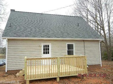 2204 Hopewell Friends Rd, Asheboro, NC 27205 - photo 2