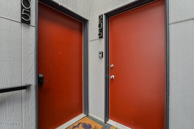 005-Front_Entrance-4628803-small