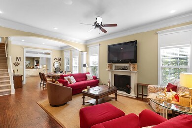 Living/dining room space with seating to entertain