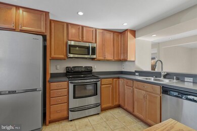 11818 Ashbrook Ct, Germantown, MD 20876 - photo 6