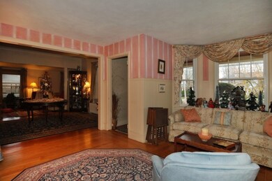 Living room w/ fireplace