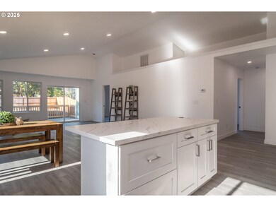 910 NE Leon Ave, Myrtle Creek, OR 97457 - photo 7