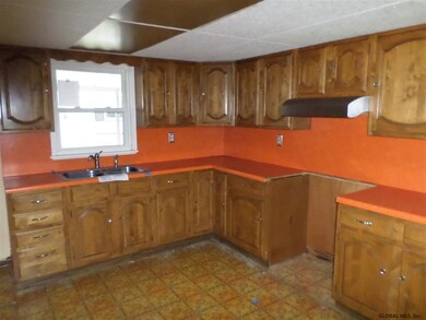 21 Vics Ct, Albany, NY 12205 - photo 3