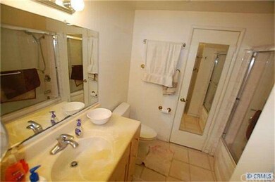 Hall Bathroom (Full)