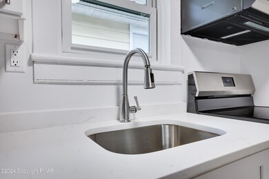 211 N 8th St, Stroudsburg, PA 18360 - photo 6