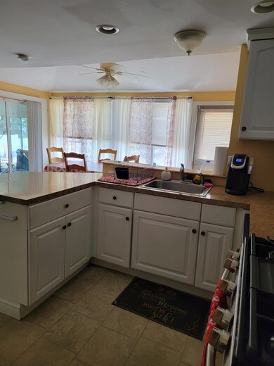 33 5th St, Nashua, NH 03060 - photo 2