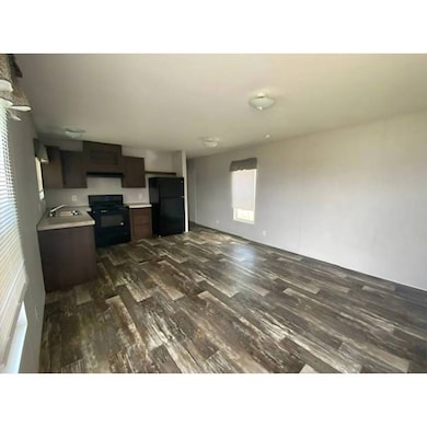 1516 Nancy's Dr unit 1516R, Darlington, SC 29532 - photo 2