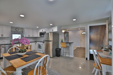 34 Saint James St, Wilkes Barre, PA 18705 - photo 2