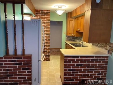 203 W Mulberry St, Waynesfield, OH 45896 - photo 4