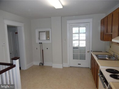 1000 Clifton Ave unit 2ND FL, Collingdale, PA 19023 - photo 3