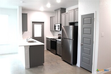 303 Riptide Rd, Temple, TX 76501 - photo 5