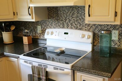 6459 Mountain View Dr, Slatington, PA 18080 - photo 5