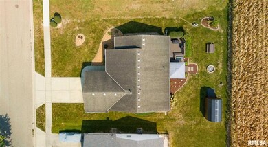 1010 N Sherman St, Lincoln, IL 62656 - photo 3