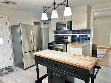 612 Hospital St, Tomball, TX 77375 - photo 5