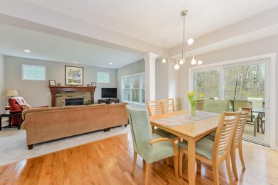 006-photo-dining-room-7033563