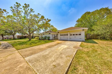 522 W Castle Harbour Dr, Friendswood, TX 77546 - photo 7