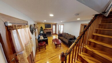 112 Leavitt St, Springfield, MA 01109 - photo 4