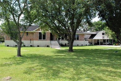 33 Wilderness Trail, Friendswood, TX 77546 - photo 2