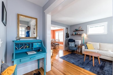 27 Knoll St unit 2, Roslindale, MA 02131 - photo 2