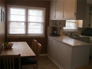 Eat-in kitchen