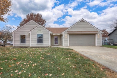 514 N Spruce St, Gardner, KS 66030 - photo 2