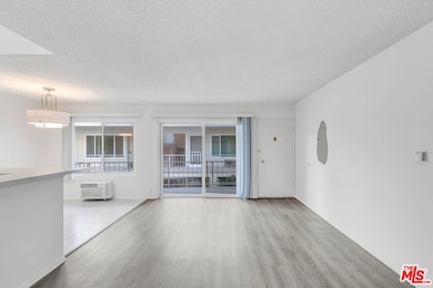 739 N Croft Ave unit 203, Los Angeles, CA 90069 - photo 4