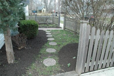 74 N Edwards St, Franklin, IN 46131 - photo 3