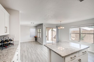 2319 E 35th Ave Apache-large-010-011-Kit