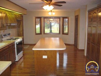 8135 SW 61st St, Topeka, KS 66610 - photo 6