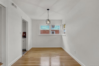 330 Harvard Rd S unit Whole House, Garden City, NY 11530 - photo 5