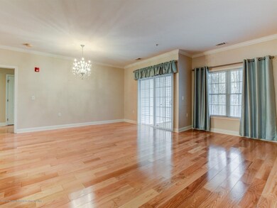 006_Dining & Living Room VS