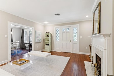 The benefit of a corner lot, natural light from mu