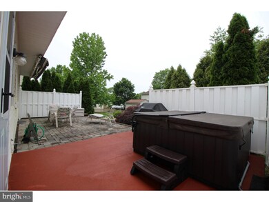 138 Gentry Dr, Perkasie, PA 18944 - photo 4