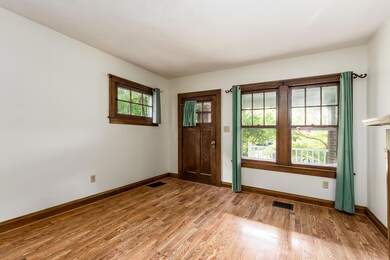 S - 899 Thomas Rd - 001