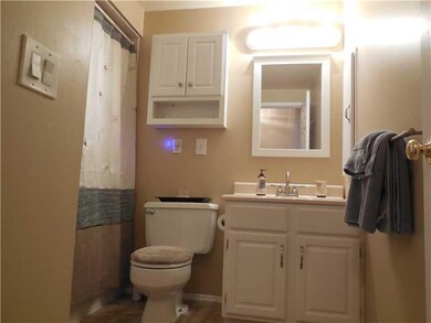 Full Bath. Updated Vanity Top - 2012