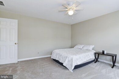 8206 Crossbrook Ct unit 201, Lorton, VA 22079 - photo 5