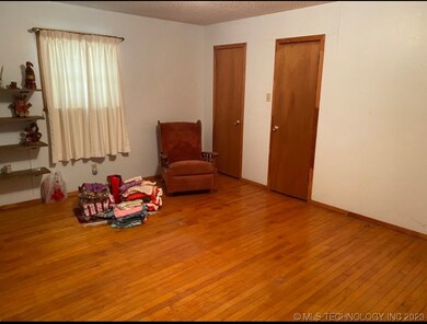 208 Cedar St, Calera, OK 74730 - photo 7