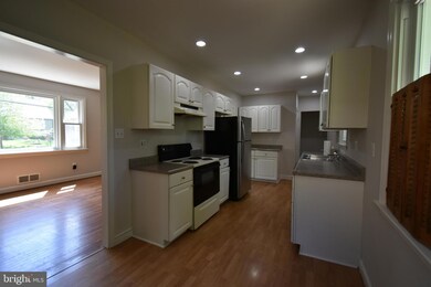 3217 Mccomas Ave, Kensington, MD 20895 - photo 6