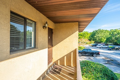 2905DoveHavenCtUnit308_006