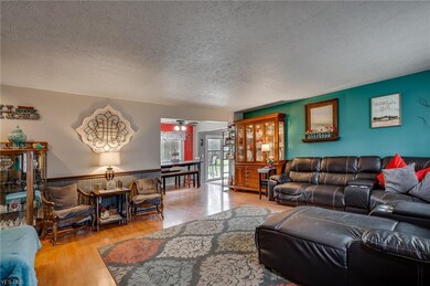 554 Robinhood Dr, Aurora, OH 44202 - photo 6