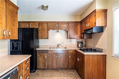 9702 Eby St, Overland Park, KS 66212 - photo 3