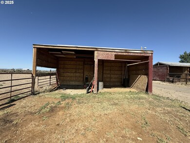 87932 Pinion Ln, Christmas Valley, OR 97641 - photo 6